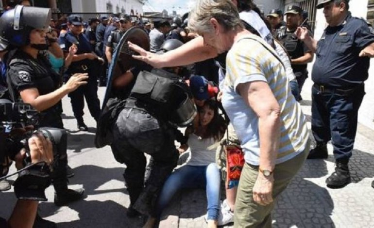 Repudio a la represión contra manifestantes a favor de la libertad de Milagro Sala